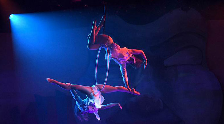 „Die Schwestern“ Camille Tremblay & Vanessa Collini – Luft- und Drehtellerakrobatik (©Foto:Ingrid Grossmann)